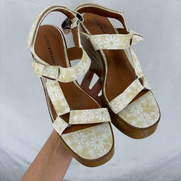NEW Lucky Brand Women’s 9 Daisy Floral Tan Yellow Wedge Platform Sandal Demmia - Picture 2 of 9